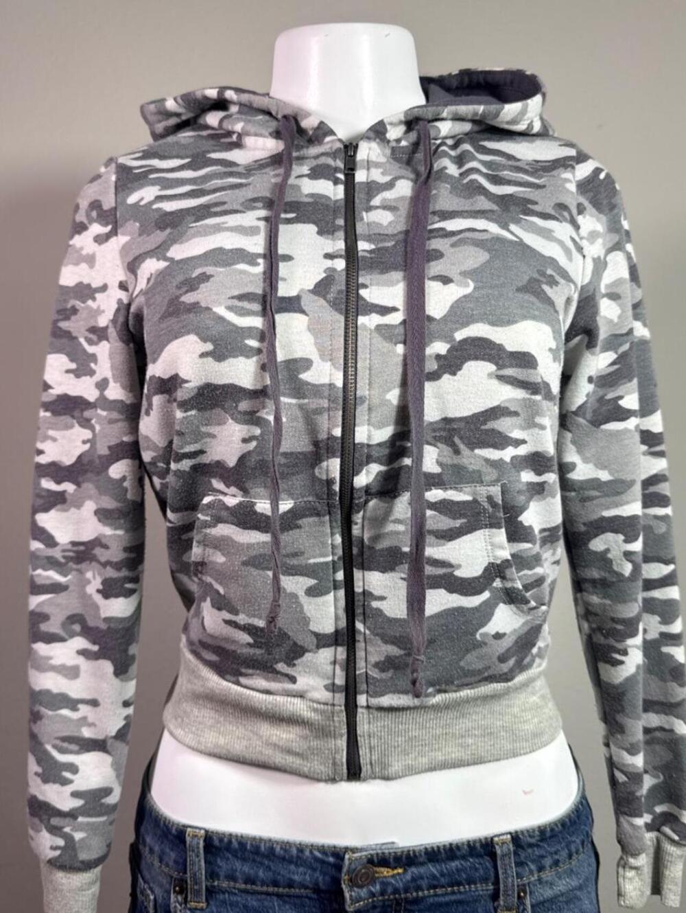 Y2K No Boundaries camo zip hoodie – Women's Used Clothing